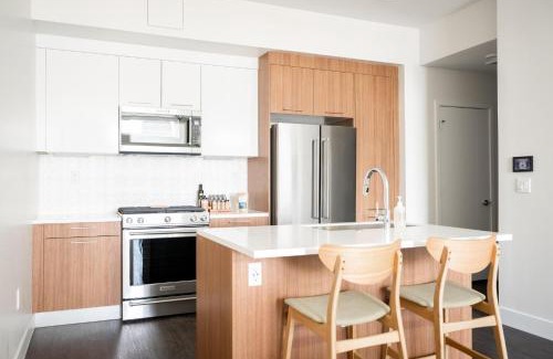 Highland House | Skyline Blue Modern Loft - Zuni Lofts