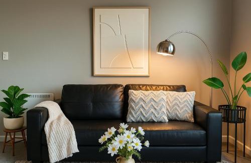Northland Apartment | Skyline City - Entire Character Apartment - Views, Parking and Netflix