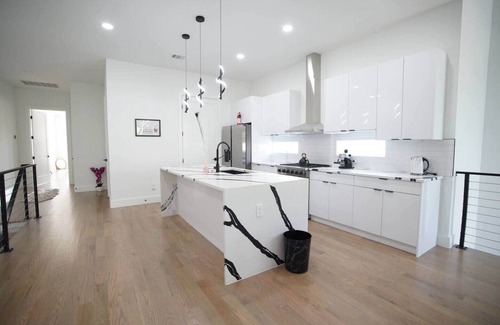 Oak Cliff House | Skyline Gem Penthouse Loft Dallas