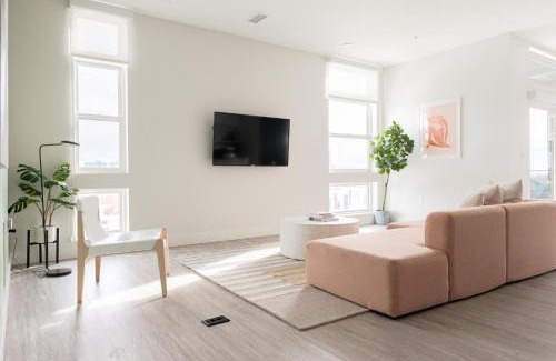 Highland House | Skyline Loft - Sweeping Views - Central LoHi