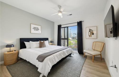 Downtown Nashville Apartment | Skyline Nights in Downtown Nashville Walk to Broadway with Pool and Gym