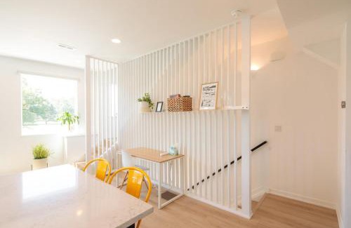 Berkeley House | Skyline Retreat Berkley Sunnyside Views 30 Day Family