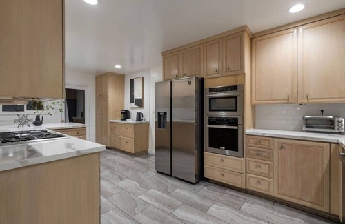 Whittier House | Skyline Retreat|Heated PoolSpa|Parking|Overlooking