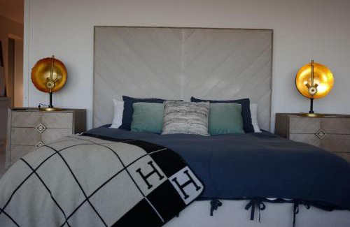 Hollywood Hills West House | Skyline Serenity Luxe Suite-Private Room
