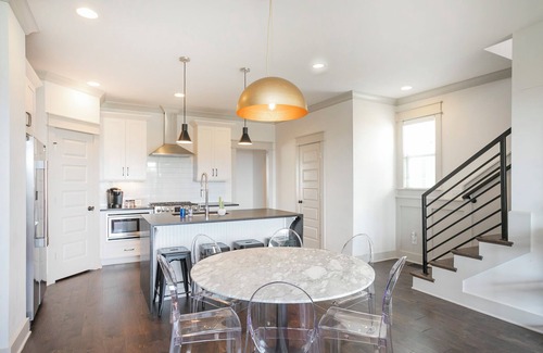 Katie Hill Neighborhood House | Skyline Stunner★Heated Pool★Hot Tub★Fire Pit★Close to Broadway & Downtown!★Views