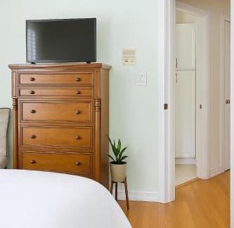 Westwood Apartment | Skyline Terrace - Hollywood Hills 2BR