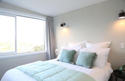 Johnsonville House | Skyline Vista - Entirely New House with Luxe Views, Espresso, Netflix & Free Parking