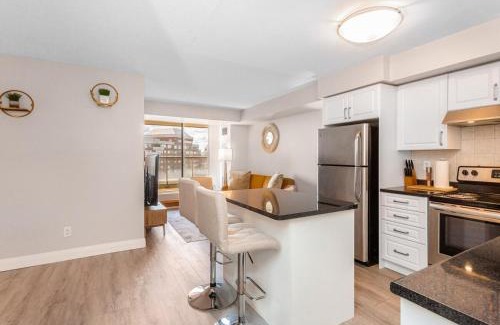 Downtown Mississauga Apartment | SkyView 2BR Plus Den Stunning Views Steps to SQ1 Mall