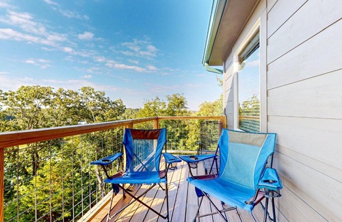 Dandridge House | Skyview Lake Retreat