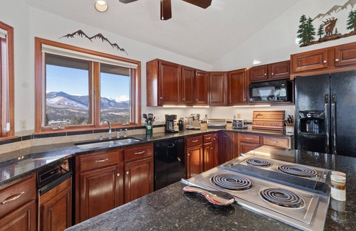Windcliff Estates House | Skyview Luxury Vacation Rental By Windcliff Homes 5 Bedroom Home by RedAwning