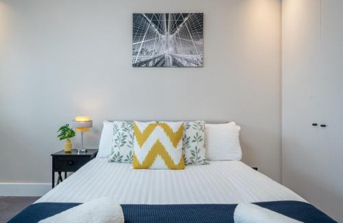 Barnet Apartment | Skyvillion - COZY LARGE 4 & 1 Bed Apartments in London Enfield, Mins to Tube Station, Free Wi-Fi