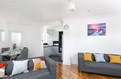 Turkey Street House | Skyvillion - Enfield 4Bed House w/Garden + Parking