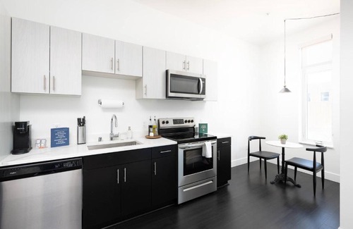 Milwaukee Apartment | Skywalk to Fiserv 1BR with Rooftop, Gym, and Parking