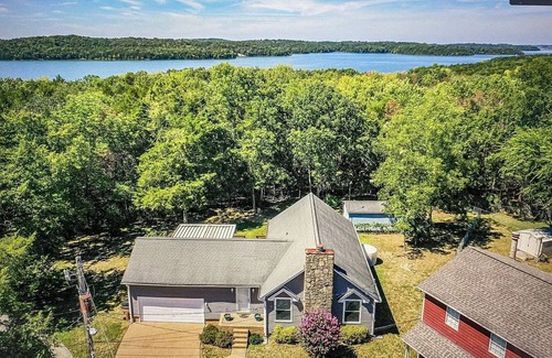 Nashville House | Slagledipityville Lake House/Lakefront & 12 miles from DT/Broadway Street