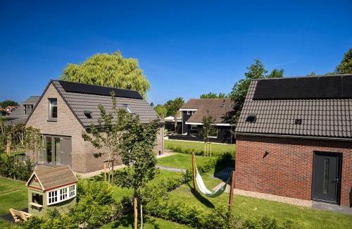 Sint Maarten House | Slapen tussen de duinen by Droomvilla