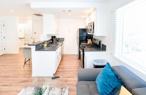 Wilshire Apartment | Sleek 1-Bedroom Apartment with AC & gated Parking space