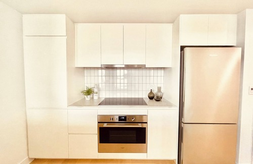 Griffintown Apartment | Sleek 2BR Mountain & City views +Parking
