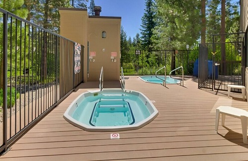 Carnelian Woods House | Sleek 4BR House for Groups w/ Beautiful Lake View!