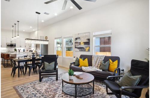 Denver Heights House | Sleek 4BR3BA Urban Living w Downtown Views