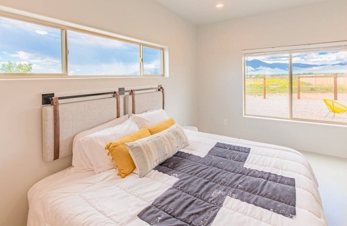 Taos House | Sleek and Comfortable Custom Home near Taos Country Club
