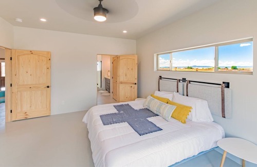 Taos House | Sleek and Comfortable Custom Home near Taos Country Club