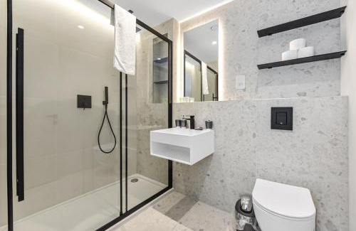 Kensal Green Apartment | Sleek and Modern 4BR Ultimate London Getaway