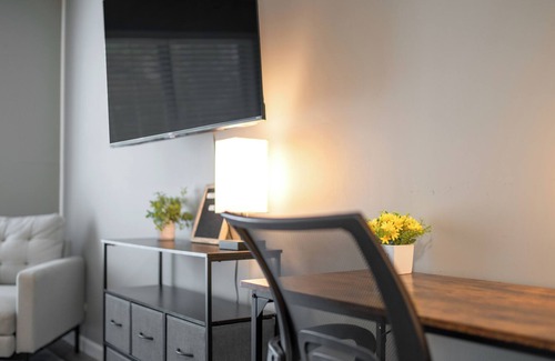 St. Charles Historic District Apartment | Sleek and Modern 2-Bedroom Apartment with Contemporary Comforts