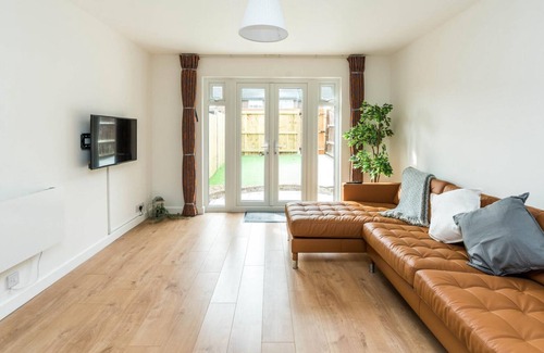 Anerley House | Sleek and Stylish 2BD Home with a Garden Anerley