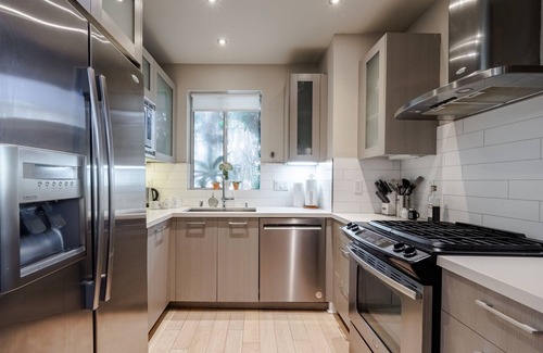 Miracle Mile Apartment | Sleek Art Loft in Beverly Grove