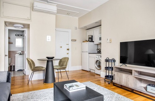 Back Bay Apartment | Sleek Back Bay 1BR w/W/D nr Newbury St, by Blueground