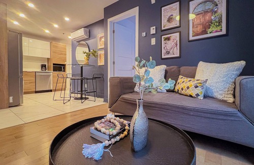 Cote-Des-Neiges—Notre-Dame-De-Grace House | Sleek * brand-new * 2 BRs 2 queen * Gym 24/7