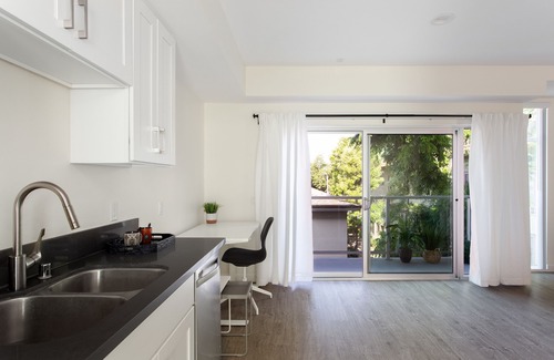 Pasadena Apartment | Sleek & Central Studio in Old Town Pasadena
