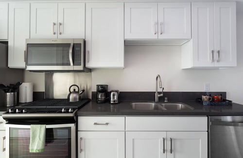 Pasadena Apartment | Sleek & Central Studio in Old Town Pasadena