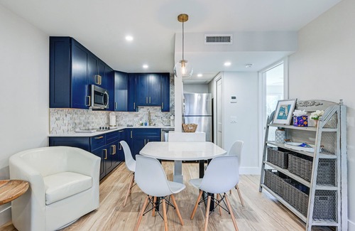 Old Naples Apartment | Sleek Coastal Abode: 1 Block to Naples Beach!