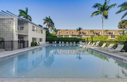 Old Naples Apartment | Sleek Coastal Abode 1 Block to Naples Beach!