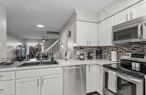 Gainesville Apartment | Sleek condo UF crossing