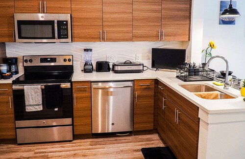 Oak Cliff Apartment | Sleek Dallas Studio in Bishop Arts