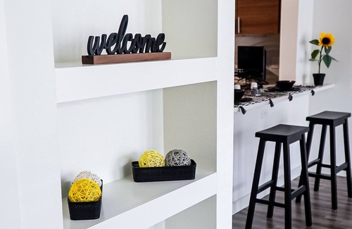 Oak Cliff Apartment | Sleek Dallas Studio in Bishop Arts