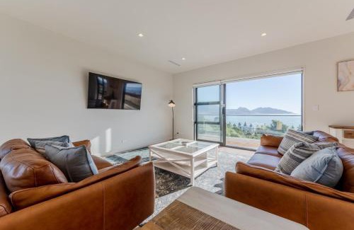Kaikoura House | Sleek, Elevated Views, Hidden