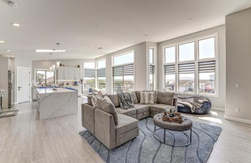 Ferndale Apartment | Sleek Ferndale Home with Ocean and Mountain Views!