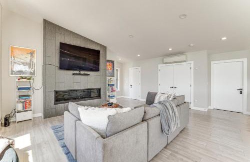 Ferndale Apartment | Sleek Ferndale Home with Ocean and Mountain Views!