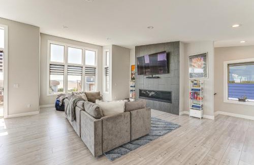 Ferndale Apartment | Sleek Ferndale Home with Ocean and Mountain Views!