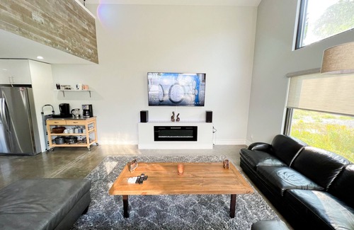 Stevensville House | Sleek forest retreat: karaoke, spa, campfire, pool table, grill, outdoor games