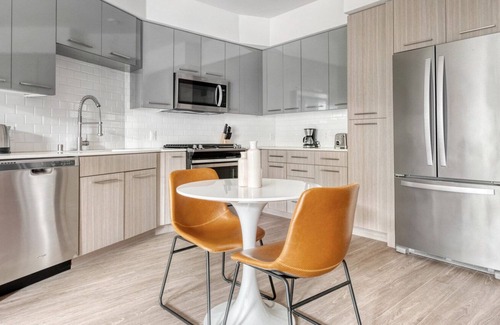 Fremont Apartment | Sleek Fremont 1BR w/ Gym & EV Charging, 5 mins to Tesla, by Blueground