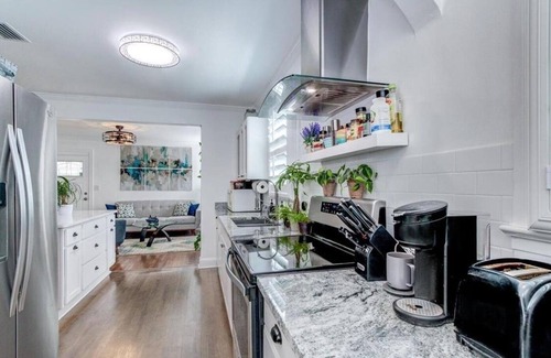 Fairfax Apartment | Sleek Jacksonville Gem Perfect for Two Unit 3