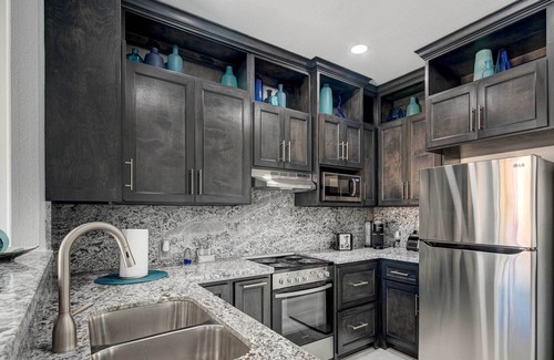 Bonanza House | Sleek Laredo Vacation Rental w/ Private Patio!