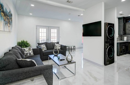 Bonanza House | Sleek Laredo Vacation Rental w/ Private Patio!