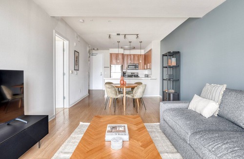 Little Italy Apartment | Sleek Little Italy 1BR w/Gym, BBQ & Pool, nr light rail, by Blueground