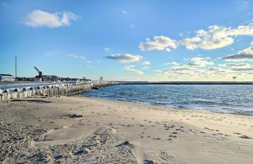 Ludington House | Sleek Ludington Haven Less Than 1 Mi to Lake Michigan