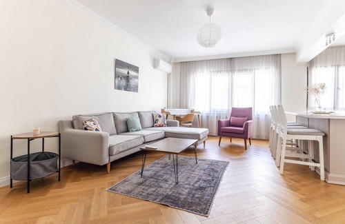 Moda Apartment | Sleek, Luminous, Central Flat 10 min to Moda